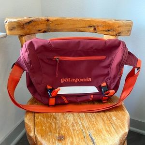 ✨PATAGONIA Crossbody Bag✨